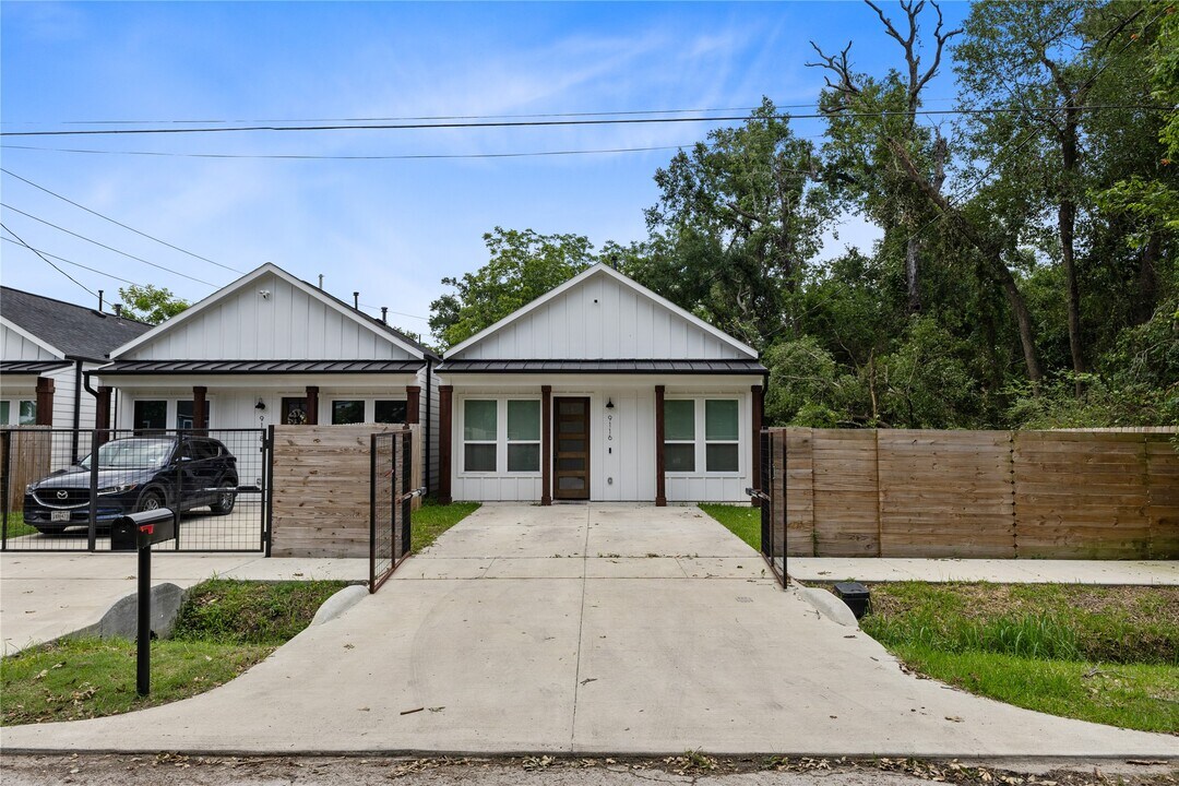 9116 Peachtree St in Houston, TX - Building Photo