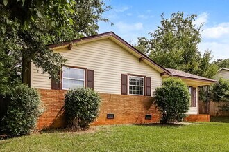 528 W Arrowood Rd in Charlotte, NC - Building Photo - Building Photo