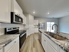 3240 Emberly Dr in Roebuck, SC - Foto de edificio - Building Photo