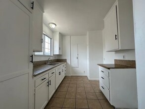 121 N Atlantic Blvd, Unit APT D in Alhambra, CA - Building Photo - Building Photo