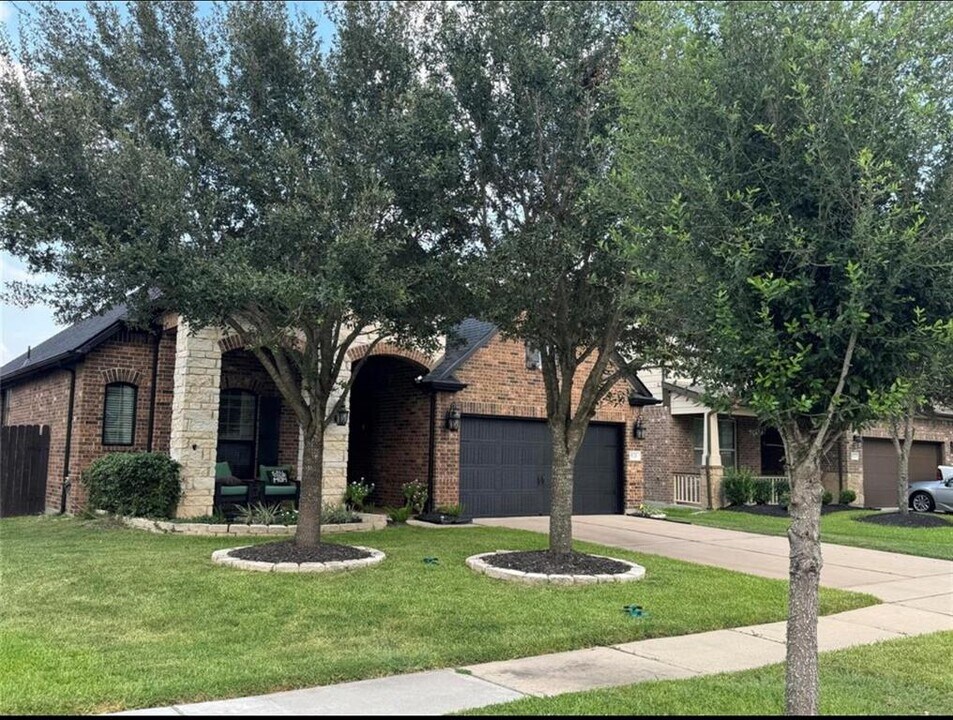 8126 W Pine Creek Bend in Cypress, TX - Building Photo