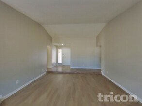 10044 W Highland Ave in Phoenix, AZ - Building Photo - Building Photo