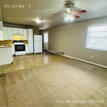 101 1st Ave in Nederland, TX - Building Photo - Building Photo