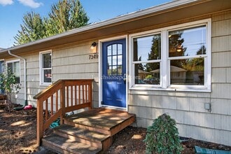 7359 SE Evergreen St in Portland, OR - Building Photo - Building Photo