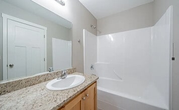 Meadowcreek Townhomes in Idaho Falls, ID - Building Photo - Building Photo