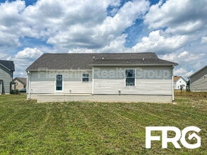 102 Michael Thomas Pl in La Grange, NC - Building Photo - Building Photo