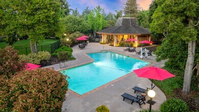 Tan Plaza Apartments in Palo Alto, CA - Building Photo - Building Photo