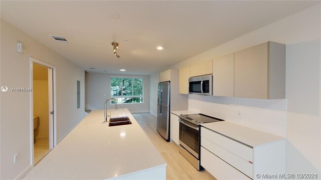 2555 NE 193rd St-Unit -2221 in Miami, FL - Building Photo - Building Photo