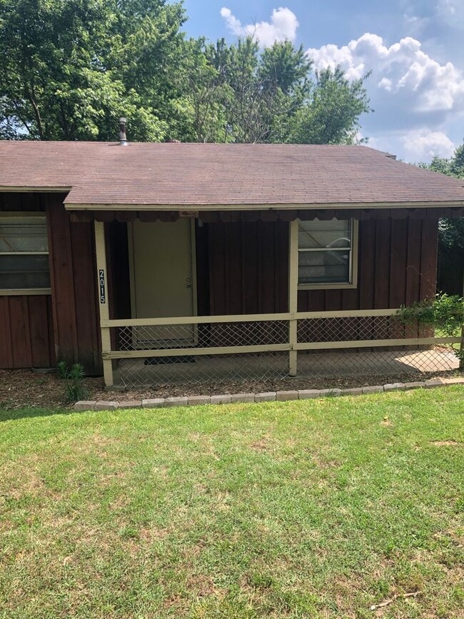 2015-2017 W Lawson St