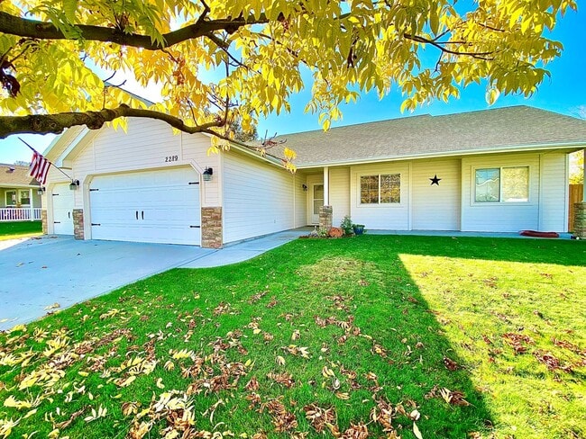 property at 2289 N Montgomery Ave