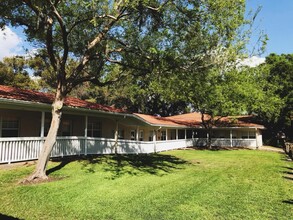 Osprey Manor Independent Senior Living in Lakeland, FL - Building Photo - Building Photo