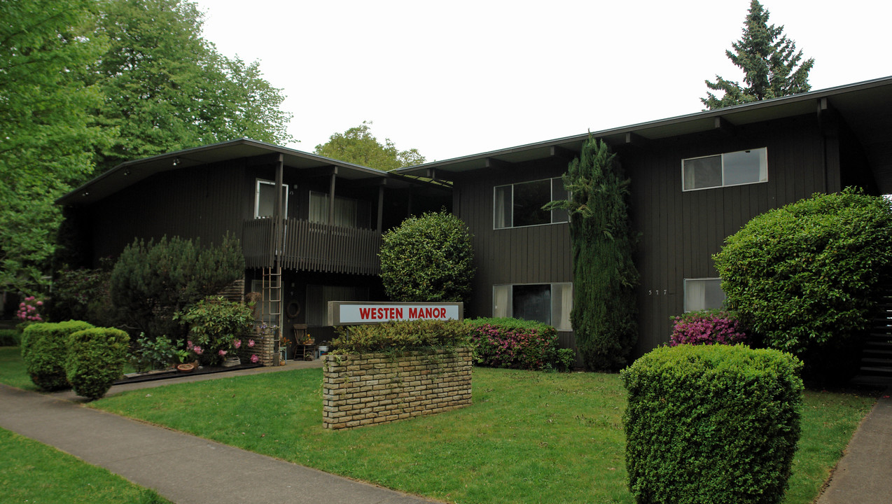 Westen Manor in Eugene, OR - Building Photo