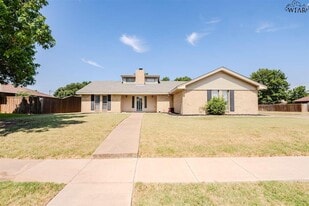 9 Four Sixes Cir in Wichita Falls, TX - Building Photo