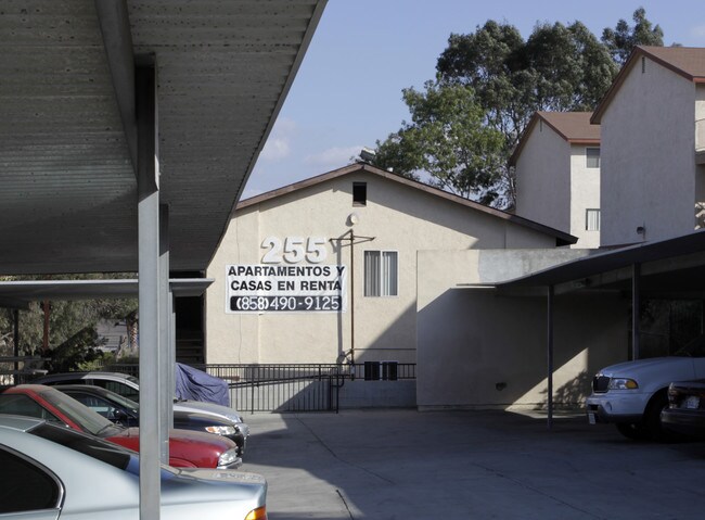 Juniper Court Apartments in San Diego, CA - Building Photo - Building Photo