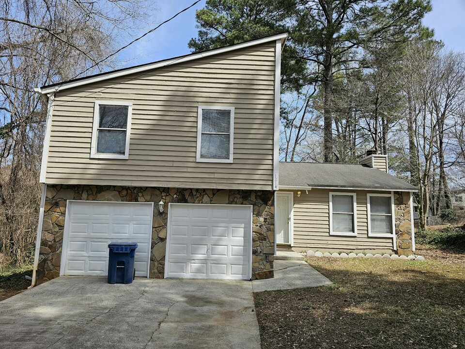 1214 Pirkle Rd in Norcross, GA - Foto de edificio