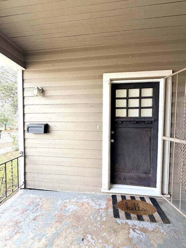 2238 N Interstate 35 in San Antonio, TX - Building Photo - Building Photo