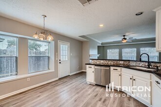 114 Crescent Bay Dr in League City, TX - Building Photo - Building Photo