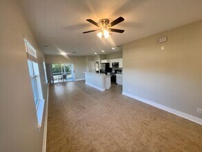 12219 De Moya Dr in Ft. Myers, FL - Foto de edificio - Building Photo