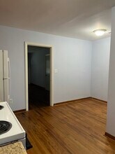 2074 Seabrook Ave, Unit B in Charleston, SC - Foto de edificio - Building Photo