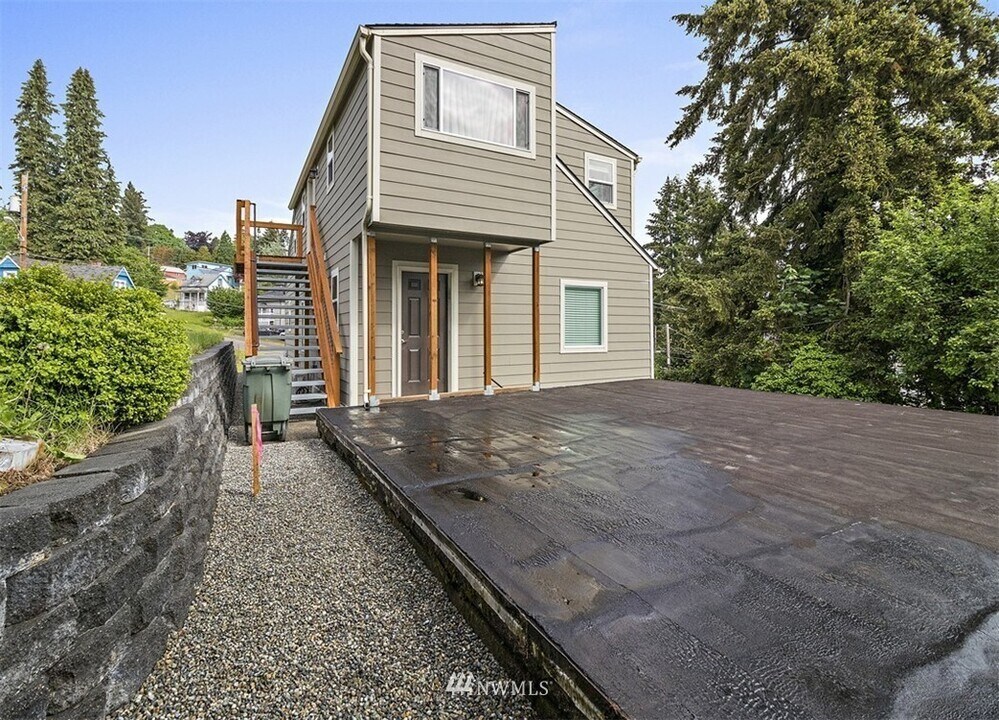 704 S Summit Ave in Bremerton, WA - Building Photo