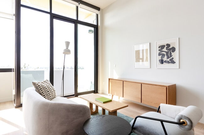 The Arden Apartments in Los Angeles, CA - Building Photo - Interior Photo