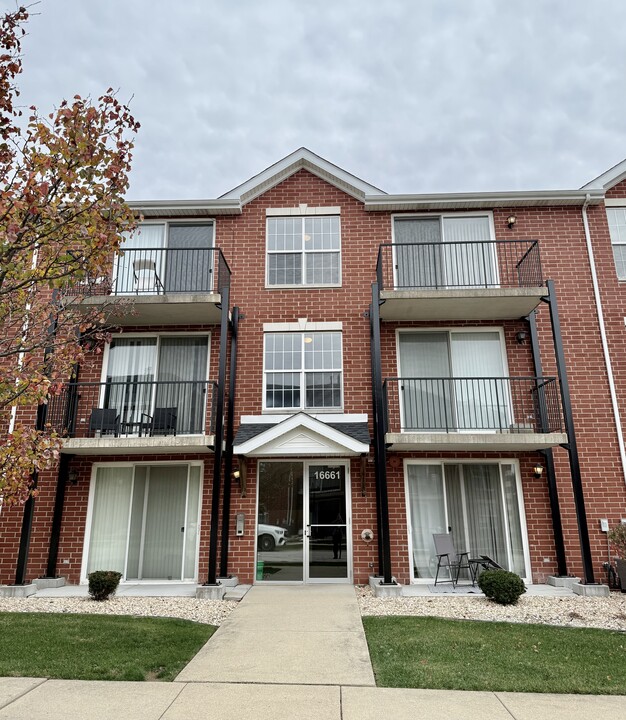 16661 Liberty Cir, Unit 3S in Orland Park, IL - Foto de edificio