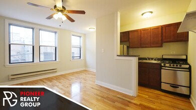 818 W Diversey Pky in Chicago, IL - Building Photo - Building Photo