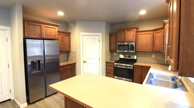 20437 SE Senden Ln in Bend, OR - Building Photo - Building Photo