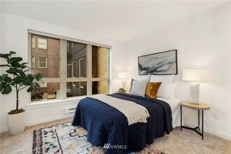 1420 E Pine St, Unit E410 in Seattle, WA - Building Photo - Building Photo