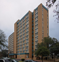 Lakeside Apartments in Austin, TX - Building Photo - Building Photo