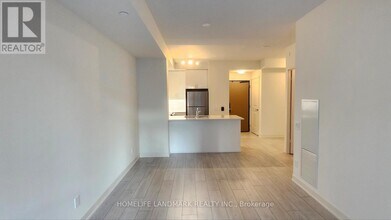 4955 Yonge St in Toronto, ON - Building Photo - Building Photo