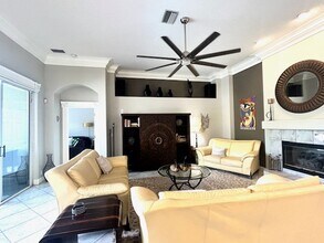 8701 52nd Ave E in Bradenton, FL - Foto de edificio - Building Photo