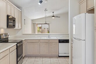 2311 N Creek Vista Dr in Tucson, AZ - Foto de edificio - Building Photo