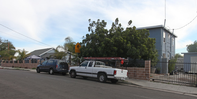 1031 Nolden St in Los Angeles, CA - Building Photo - Building Photo