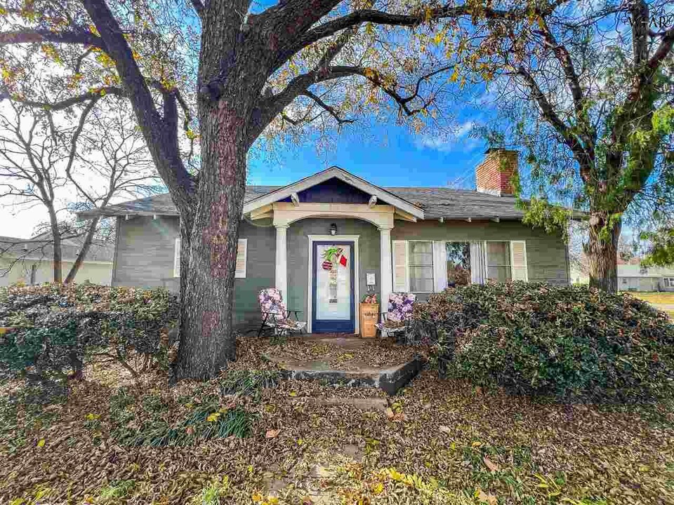 610 N Wall St in Iowa Park, TX - Building Photo