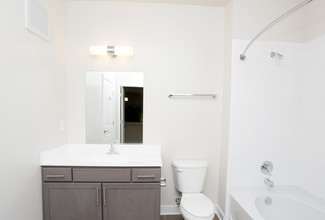 Crossings at Olde Towne in Gaithersburg, MD - Building Photo - Interior Photo