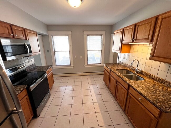 532 High St, Unit 2 in Middletown, CT - Building Photo - Building Photo