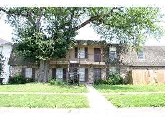 2210 McFaddin St in Beaumont, TX - Building Photo