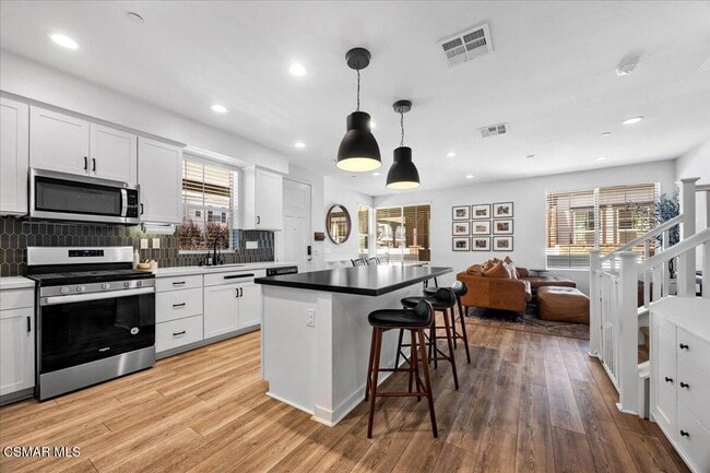 215 Red Brick Dr in Simi Valley, CA - Building Photo - Building Photo