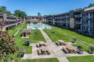 Four Seasons Apartments