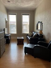113 W Wisconsin Ave, Unit 2 in Neenah, WI - Building Photo - Building Photo