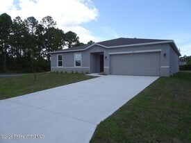 701 Avalon St SE in Palm Bay, FL - Building Photo