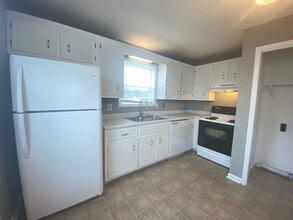 121 Waterford Dr in Oak Grove, KY - Building Photo - Building Photo
