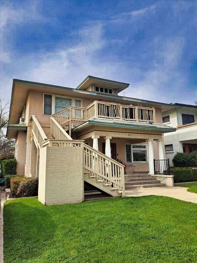 property at 833-839 N Van Ness Ave