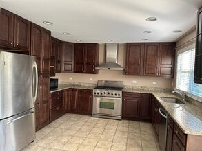 5490 Fox Path Ln in Hoffman Estates, IL - Building Photo - Building Photo