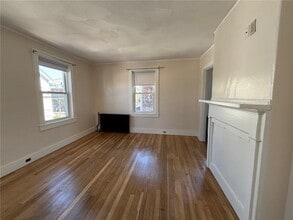15 Simmons St in Newport, RI - Building Photo - Building Photo