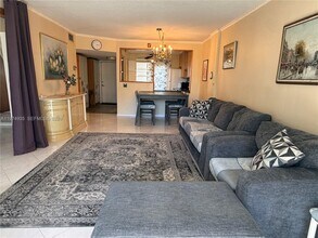 3181 S Ocean Dr in Hallandale Beach, FL - Building Photo - Building Photo