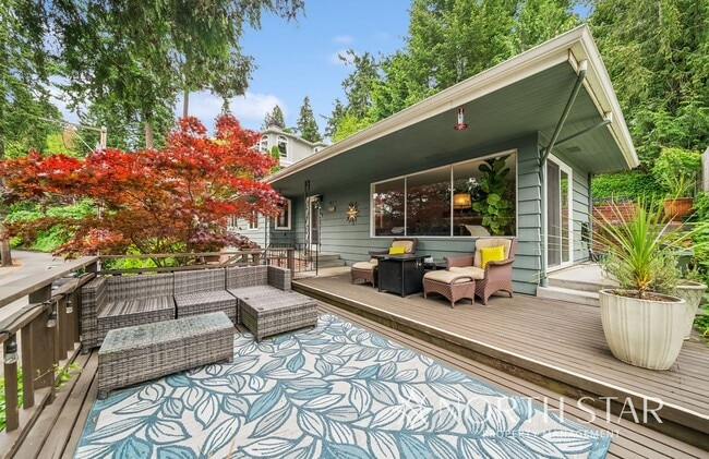 1612 Lake Front Rd in Lake Oswego, OR - Foto de edificio - Building Photo