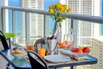 2600 E Hallandale Beach Blvd, Unit 3103 in Hallandale Beach, FL - Foto de edificio - Building Photo