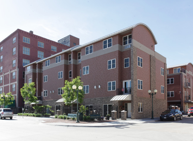 330 N 7th St in Lincoln, NE - Foto de edificio - Building Photo